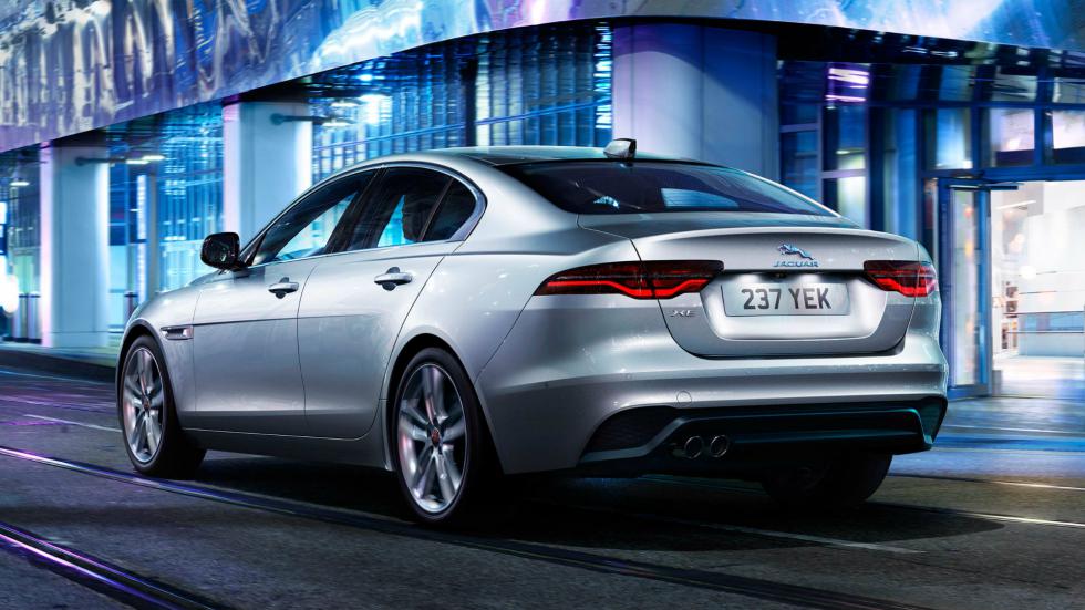 Αναβαθμισμένη και ήπια υβριδική Jaguar XE